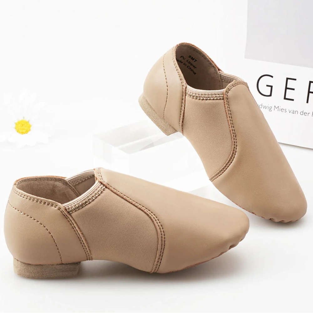 Jazz shoes - girls 3.5 
Used